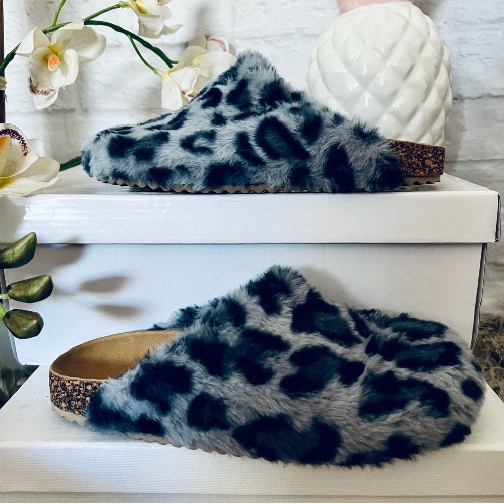 Fluffy Leopard Clogs - Picture 8 of 10